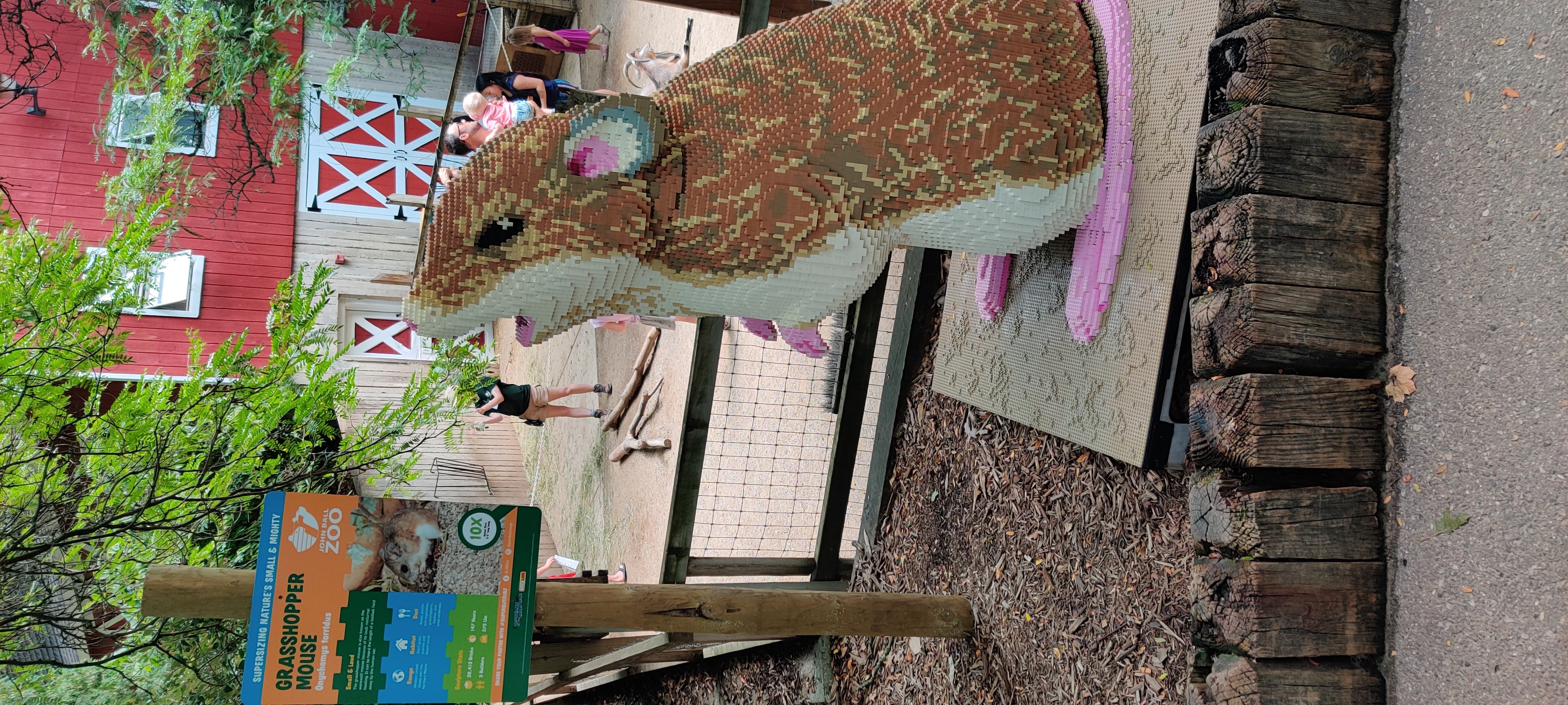 A grasshopper mouse made from LEGO